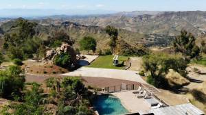 Lite Flight - Private Helicopter Hideaway - Helicopter Glamping Experience - Image 10